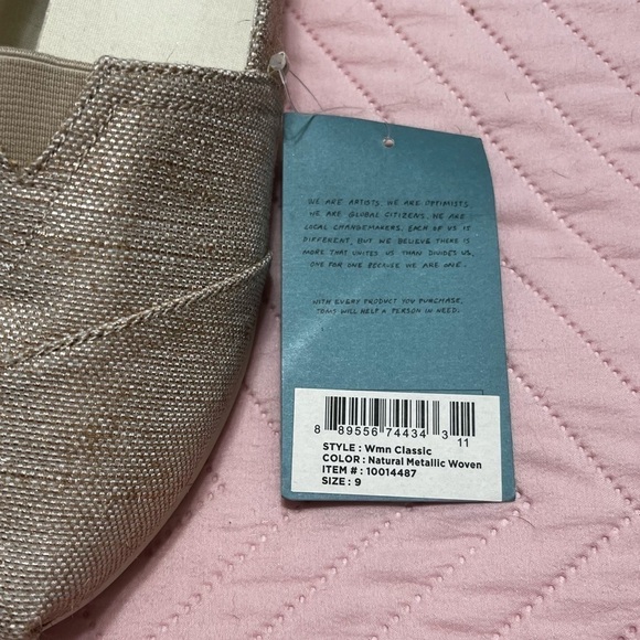 TOMS Ivory Glitter Alpargata Flat Slip
On Shoes Women's 9 nwt no box - Picture 9 of 9